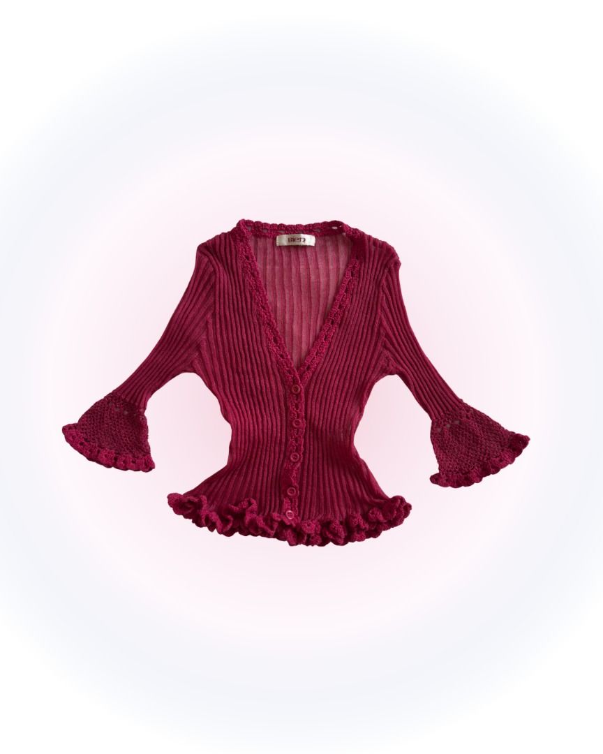 Bien Knitted Top (Category: Longsleeves) located in Cebu City. Submitted by marikit_thrift (Listing ID 1461696495, Image 1). Description: Bien Knitted Top -stretchy material -free size .