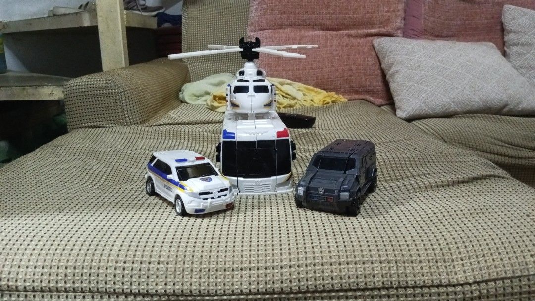 Big K Cops Hello Carbot Robot toy (Category: Action & Battle Toys) located in Tanza. Submitted by --unicorn-- (Listing ID 1461686430, Image 3). Description: -Imported From South Korea -Battery Operated sounds and effects working✅ -No Clips Issues -selling as AS IS WYSIWYG -Auntentic Korea Robot -4 in 1 Combiner robot -12 inches to 14 inches tall -Good for center piece display -Good Quality -Complete Accessories -No Issues I can Find💯 NEGOTIABLE 