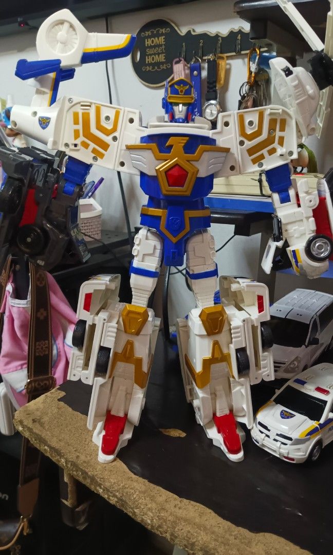 Big K Cops Hello Carbot Robot toy (Category: Action & Battle Toys) located in Tanza. Submitted by --unicorn-- (Listing ID 1461686430, Image 1). Description: -Imported From South Korea -Battery Operated sounds and effects working✅ -No Clips Issues -selling as AS IS WYSIWYG -Auntentic Korea Robot -4 in 1 Combiner robot -12 inches to 14 inches tall -Good for center piece display -Good Quality -Complete Accessories -No Issues I can Find💯 NEGOTIABLE 