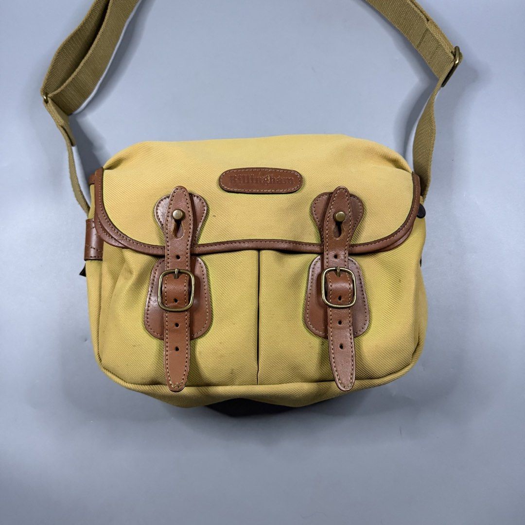 Billingham - Hadley Camera Bag Small (Category: Sling Bags) located in Paranaque City. Submitted by millennial_goodz (Listing ID 1461761200, Image 3). Description: WTS Billingham - Hadley Camera Bag Small Small size Signs of usage - Needs cleaning Authentic 100% DM.