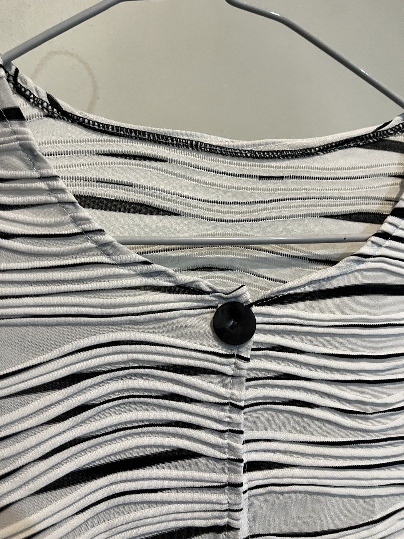 Black & White Structured Cardigan (Category: Coats, Jackets and Outerwear) located in Caloocan City. Submitted by towtsph (Listing ID 1461595307, Image 2). Description: - Structured black and white cardigan - Unique wavy stripe pattern - Single button closure - 3/4 sleeves - Freesize fit - Ideal for layering over tops.
