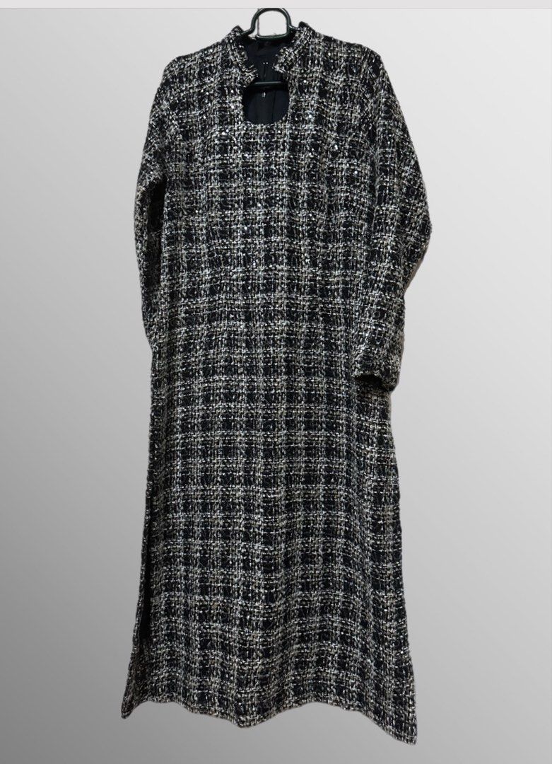 Black & White Tweed Dress with Sequins (Category: Dresses) located in Makati City. Submitted by allexxii (Listing ID 1461675893, Image 1). Description: - Elegant long sleeve tweed dress - Classic black, white, and beige checkered pattern - Subtle sequins woven in for a touch of sparkle - Sophisticated high neckline with a small cutout - Versatile for dressing up or down - Effortlessly chic and sophisticated look -Length by 50 inches -Sleeve lengt