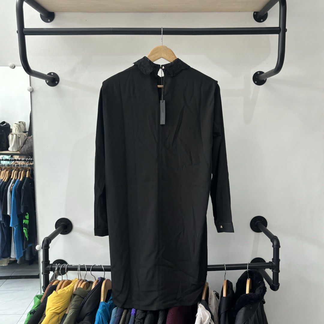 Black cigarette black dress (Category: Dresses) located in Bambang. Submitted by heats777 (Listing ID 1461676297, Image 3). Description: Excellent condition No issue Best fit to medium i have 3 pcs of this, they’re not same design on collars.