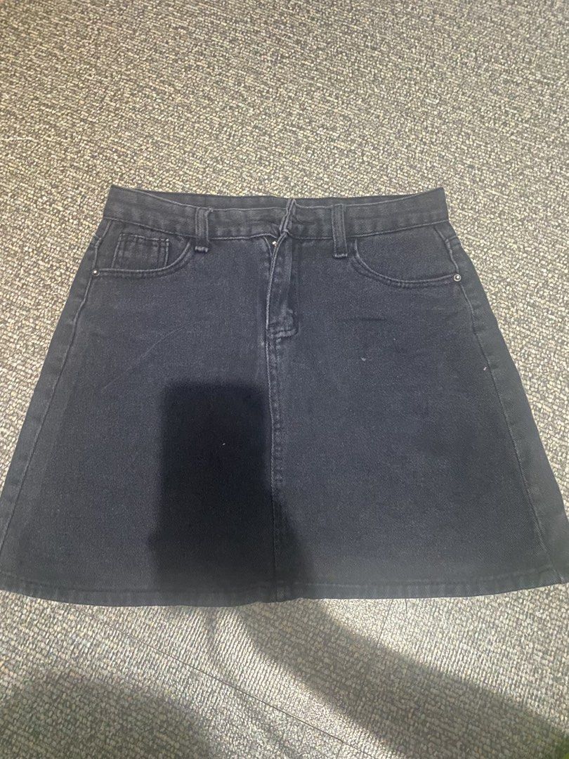 Black Denim A-Line Mini Skirt (Category: Skirts) located in Manila. Submitted by xoxo_enr (Listing ID 1461757371, Image 3). Description: - Classic black denim skirt Issue: no buttons/all goods na iba - A-line cut - Mini length - Two back pockets - Two front pockets - Simple and versatile for casual outfits - Easy to pair with various tops and shoes.