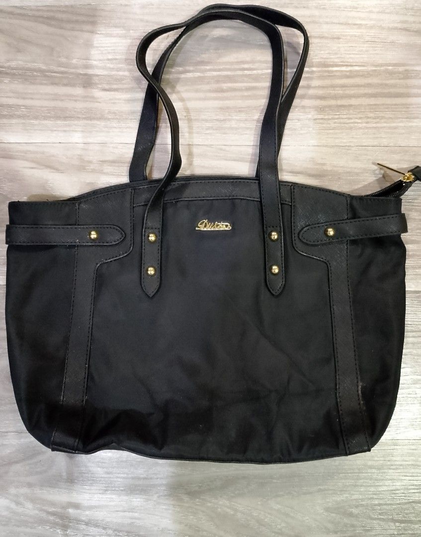 Black Dusto tote handbag (Category: Tote Bags) located in Caloocan City. Submitted by pvaliao (Listing ID 1461743543, Image 3). Description: A black Dusto tote handbag with gold tone rivet accents and a matching logo badge. With dual flat top shoulder straps Material is a synthetic leather pre owned pm for more info. thanks.