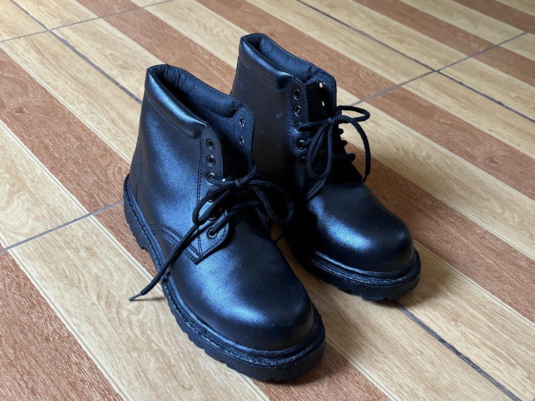 Black Leather Lace-Up Ankle Boots (Category: Boots) located in Subic. Submitted by kai000. (Listing ID 1461602133, Image 1). Description: - Only used once for a photoshoot - No size on shoes but im a size 7.5 - 8 - Classic black leather ankle boots - Secure lace-up front - Durable sole - Perfect for work or casual outfits - Shows minor signs of wear on leather due to laces (please check photos for details) 📩Message if you have any questions 💲Gc