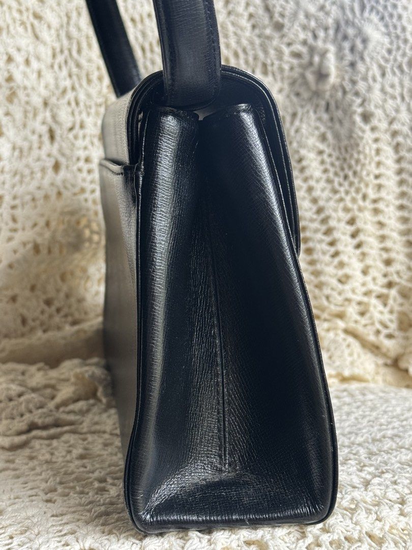 black leather shoulder handbag (Category: Luxury Bags & Wallets) located in Bacolod City. Submitted by vintage_vogue6100 (Listing ID 1461671243, Image 3). Description: - Classic black shoulder bag by Ungaro - Textured leather exterior for a sophisticated look - Simple and chic design, versatile for any outfit - Features a single, comfortable shoulder strap - Elegant metal logo detail on the front - Ideal for both everyday wear and dressing up.
