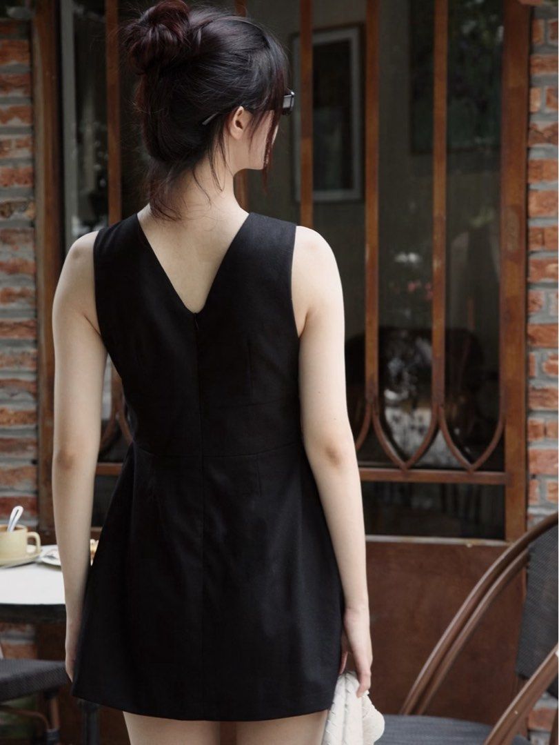 black linen dress with bow tie (Category: Dresses) located in Quezon City. Submitted by s.haaa (Listing ID 1461673876, Image 3). Description: vietnam brand.