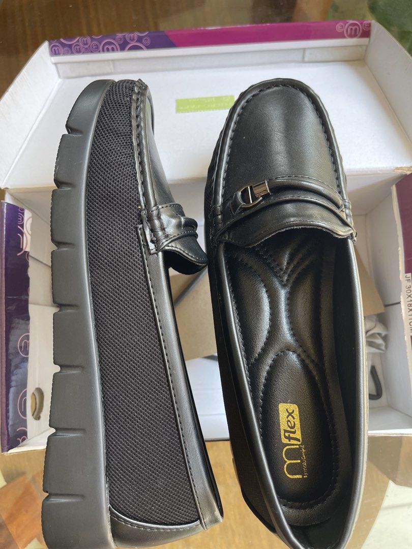 Black Loafers Size 41 (Category: Loafers) located in Mandaluyong City. Submitted by coolmeybab (Listing ID 1461576520, Image 2). Description: - Black Malu loafers - Comfortable padded insole - Chunky sole for extra grip - Size 41 - Includes original box - Ideal for everyday wear - never used. Bought a month ago. Realized it’s too big for me.