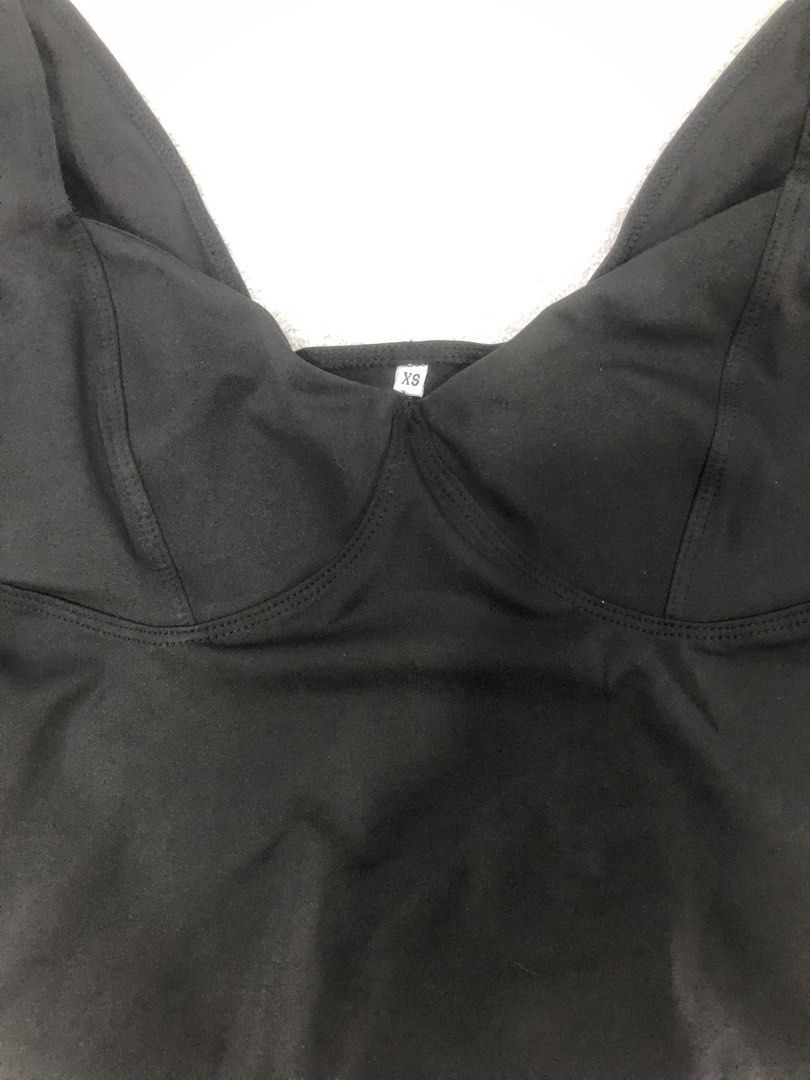 Black Long Sleeve Cropped Top XS (Category: Longsleeves) located in Manila. Submitted by janmichael26601 (Listing ID 1461613301, Image 2). Description: - Stylish black long sleeve cropped top - Features a flattering sweetheart neckline - Crafted from a comfortable and stretchy 94% Polyester, 6% Elastane blend - Versatile for casual outings or dressing up.