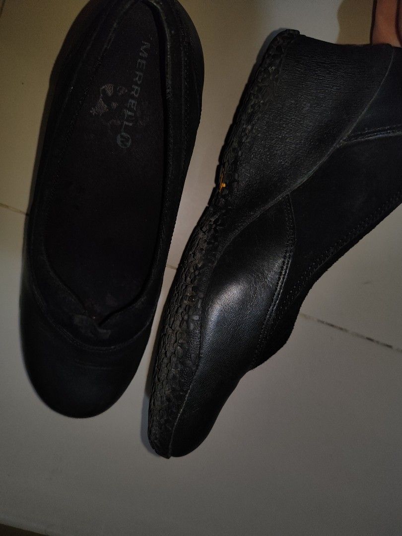 Black Merrell Lotus Wedge Shoes (Category: Wedges) located in Iloilo. Submitted by cynehllevie (Listing ID 1461713297, Image 2). Description: Inch 9.5 Sturdy, can be used for school or gala. It can also be used for any style of outfit. Can lower price for sure buyers^^.