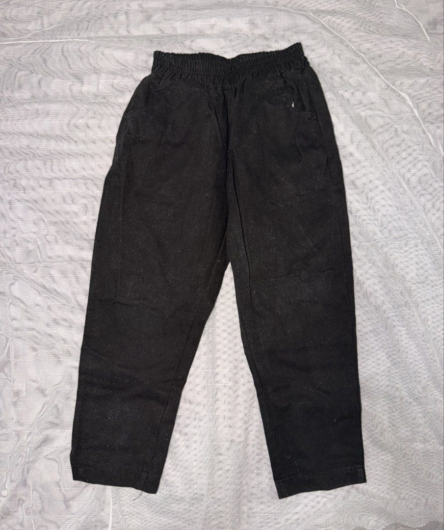 Black Pants (Category: Babies & Kids Fashion) located in Caloocan City. Submitted by mrynn_declutter (Listing ID 1461619255, Image 1). Description: Color: black Size: Fits 2-4 years old No brand.