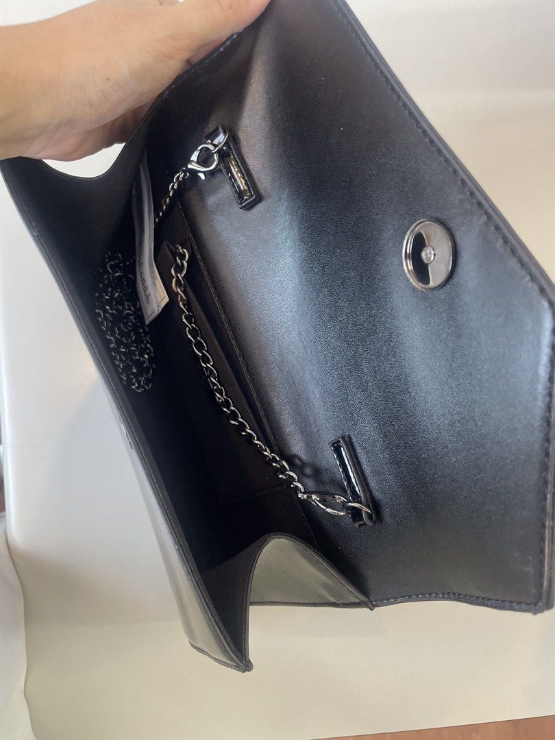 Black Patent Envelope Clutch Bag with Chain Strap (Category: Clutches) located in Cabanatuan. Submitted by maggiesdeclutterings (Listing ID 1461569002, Image 3). Description: - Sleek black patent envelope clutch - Detachable silver chain strap for versatile wear (crossbody/shoulder) - Interior zip pocket and card slots - Ideal for nights out and special occasions.