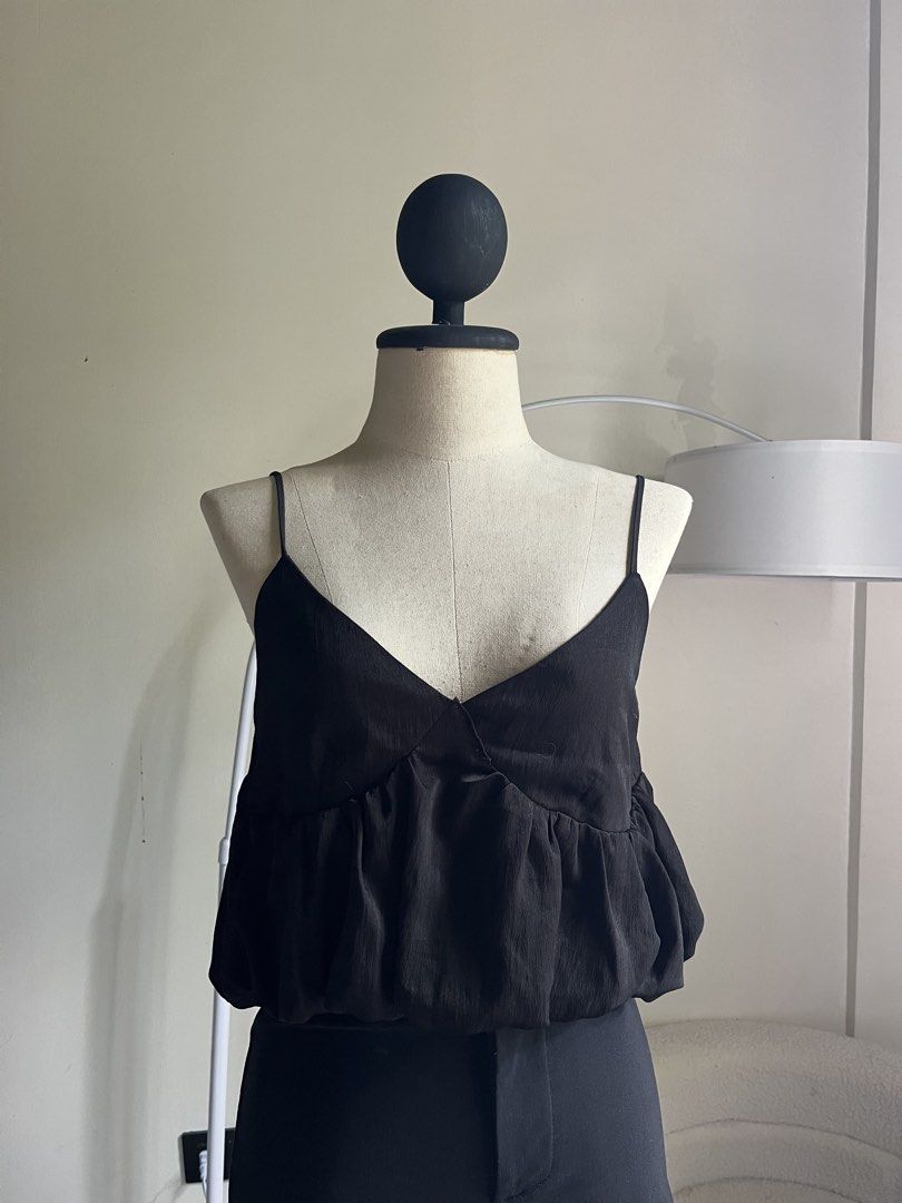 black peplum top (Category: Others Tops) located in Gasan. Submitted by sellcouth (Listing ID 1461626520, Image 1). Description: .