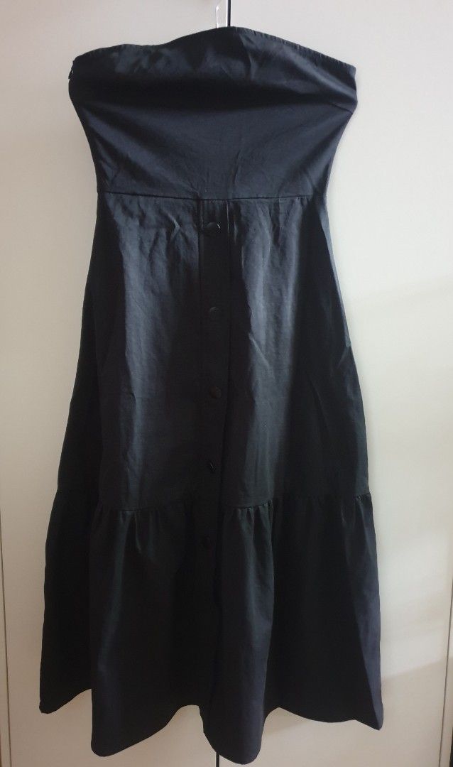 Black Strapless Midi Dress with Button Front (Category: Dresses) located in San Juan City. Submitted by parrishop (Listing ID 1461638129, Image 3). Description: - Black tube long layered dress - Button-down front - Simple and chic design - Comfortable fit.
