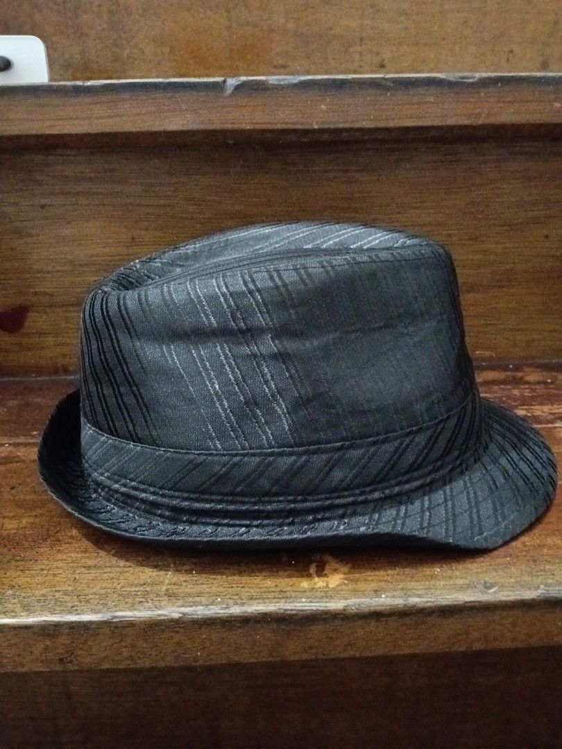 Black Striped Fedora Hat (Category: Caps & Hats) located in Manila. Submitted by beebaa_01 (Listing ID 1461738863, Image 2). Description: - Cool black fedora hat - Subtle all-over pinstripe pattern - Textured band around the crown - Sharp, stylish look - Ideal for dressing up outfits - Fits most adult head sizes.