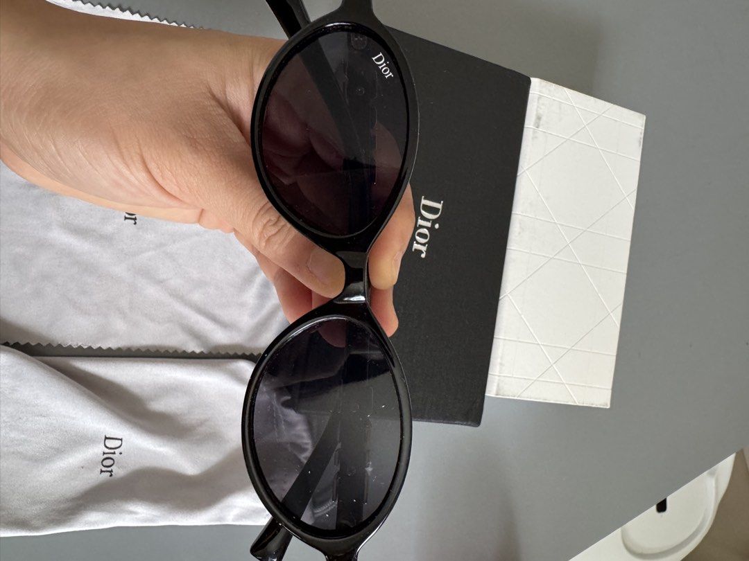 Black sunshade sunglass for women (Category: Sunglasses & Eyewear) located in Makati City. Submitted by meticoolous (Listing ID 1461613250, Image 3). Description: complete with box good as gift or personal use sf shouldered by buyer.