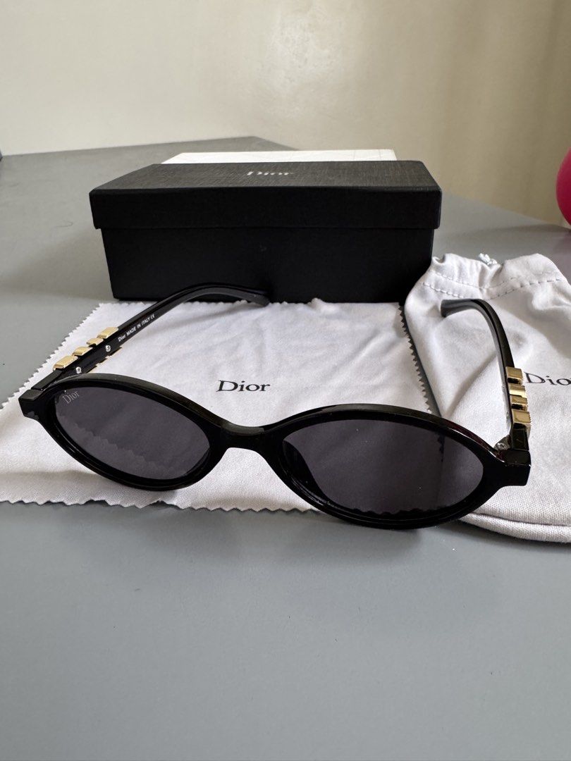 Black sunshade sunglass for women (Category: Sunglasses & Eyewear) located in Makati City. Submitted by meticoolous (Listing ID 1461613250, Image 1). Description: complete with box good as gift or personal use sf shouldered by buyer.