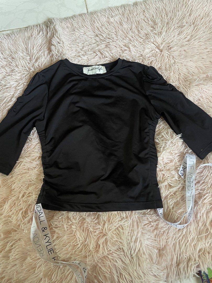 Black top (Category: Others Tops) located in Manila. Submitted by kathhhhh236 (Listing ID 1461711390, Image 1). Description: .
