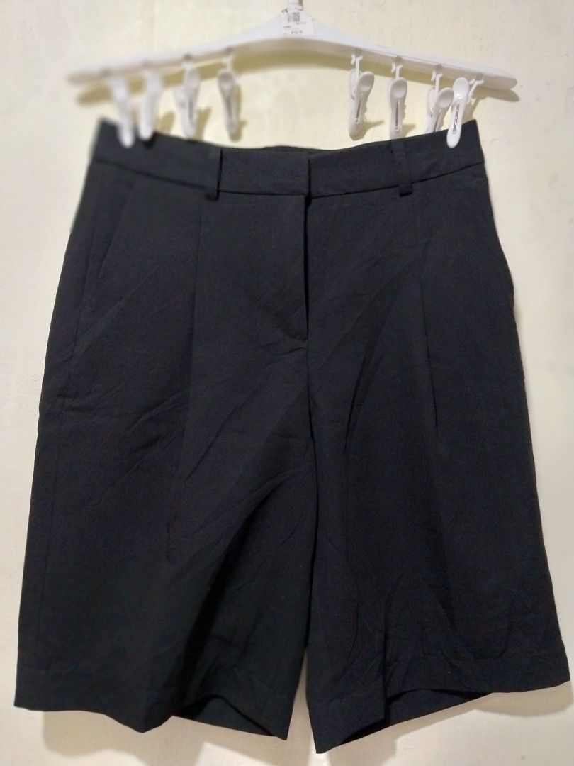 Black Trouser Shorts (Category: Shorts) located in Manila. Submitted by PrinceDani.Clothing (Listing ID 1461675657, Image 2). Description: Black trouser shorts Size 29-30in width 22in length brand new with tag .
