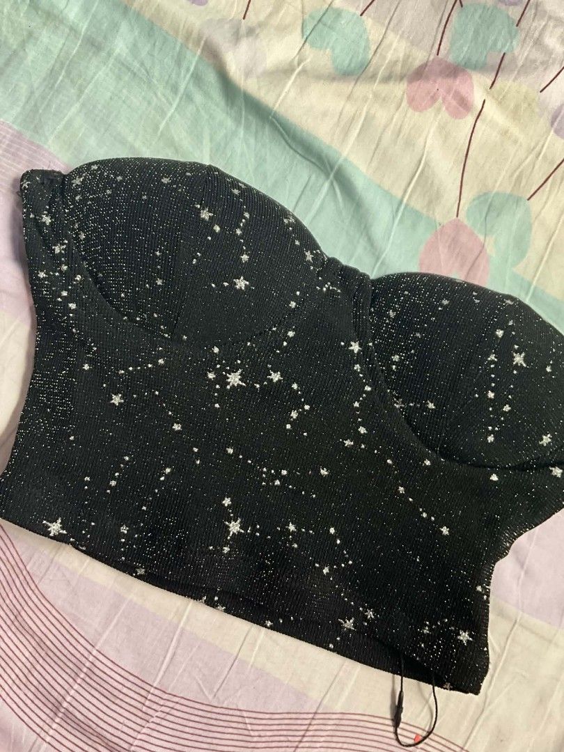 BLACK TUBE TOP (Category: Others Tops) located in Manila. Submitted by zesshian (Listing ID 1461685172, Image 2). Description: -Stretchy black tube top -Sprakly tube top -Night out top -Black sexy top -Padded tube top xs-s.