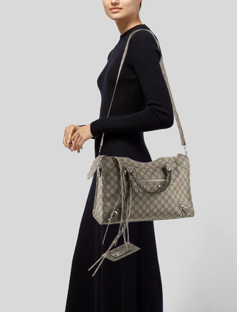 B@lenciaga × Guçci (Category: Shoulder Bags) located in Quezon City. Submitted by lifestyleboutik (Listing ID 1461763204, Image 1). Description: Korea Source Coded Excellent used.