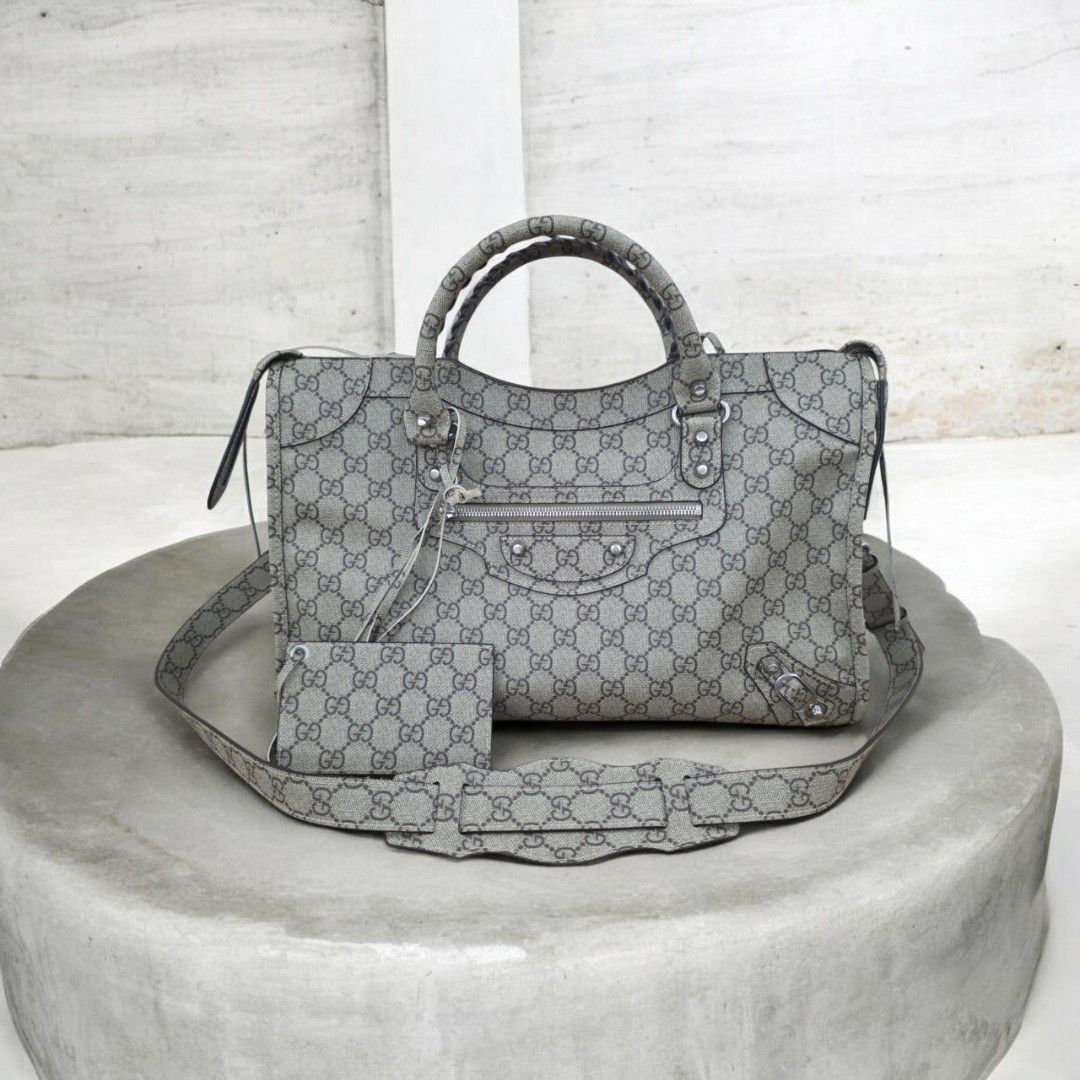 B@lenciaga × Guçci (Category: Shoulder Bags) located in Quezon City. Submitted by lifestyleboutik (Listing ID 1461763204, Image 2). Description: Korea Source Coded Excellent used.
