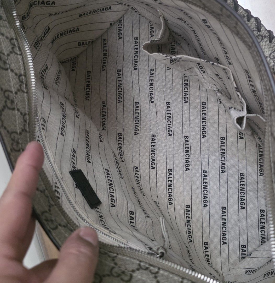 B@lenciaga × Guçci (Category: Shoulder Bags) located in Quezon City. Submitted by lifestyleboutik (Listing ID 1461763204, Image 3). Description: Korea Source Coded Excellent used.