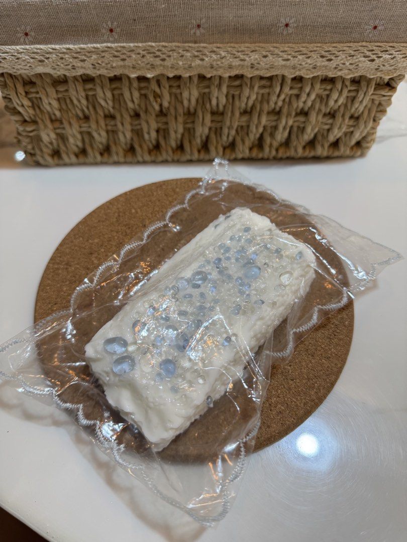 Taba Squishy - Blue Crystal Rice Cake (No Studio) (Category: Designer & Blind Box Toys) located in Baliuag. Submitted by shaiilv (Listing ID 1461637572, Image 3). Description: .