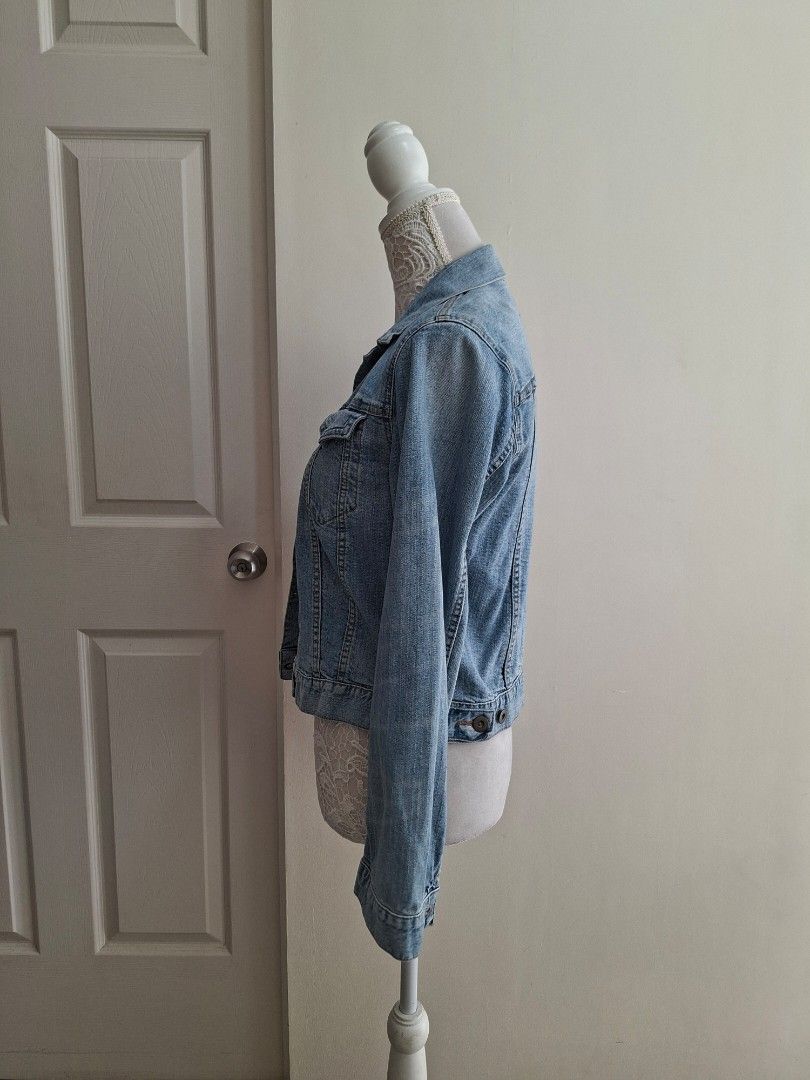 Blue Denim Jacket - Size M (Category: Coats, Jackets and Outerwear) located in Pasig City. Submitted by avcan (Listing ID 1461573661, Image 3). Description: - Classic blue denim jacket - Button-up front - Two chest pockets - Long sleeves with button cuffs - Great for layering - Versatile and easy to style - For reference, mannequin dimensions are: Bust: 35" Waist: 27" Hips: 36".