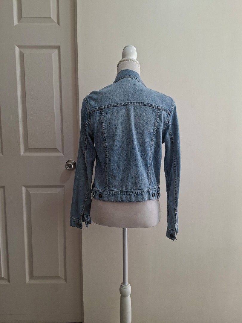 Blue Denim Jacket - Size M (Category: Coats, Jackets and Outerwear) located in Pasig City. Submitted by avcan (Listing ID 1461573661, Image 2). Description: - Classic blue denim jacket - Button-up front - Two chest pockets - Long sleeves with button cuffs - Great for layering - Versatile and easy to style - For reference, mannequin dimensions are: Bust: 35" Waist: 27" Hips: 36".