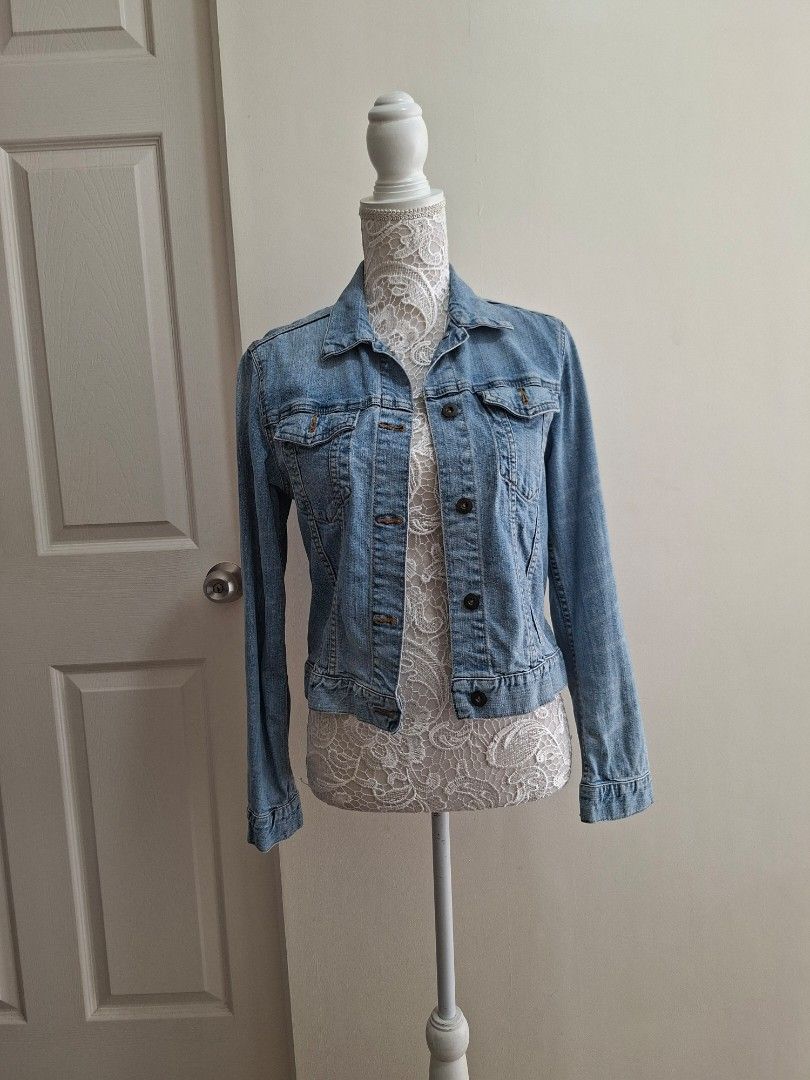 Blue Denim Jacket - Size M (Category: Coats, Jackets and Outerwear) located in Pasig City. Submitted by avcan (Listing ID 1461573661, Image 1). Description: - Classic blue denim jacket - Button-up front - Two chest pockets - Long sleeves with button cuffs - Great for layering - Versatile and easy to style - For reference, mannequin dimensions are: Bust: 35" Waist: 27" Hips: 36".