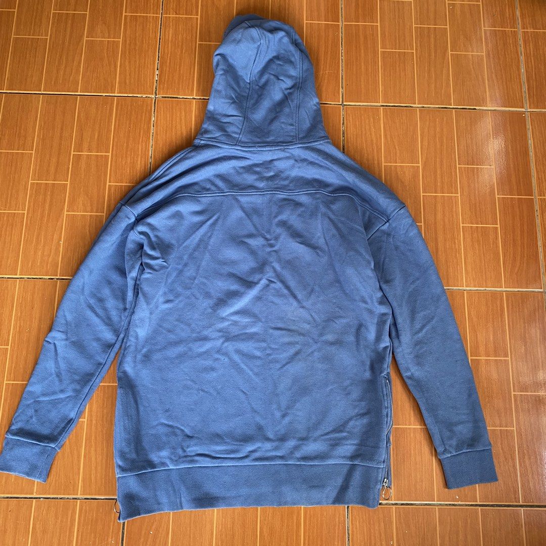 Blue Zip-Up Hoodie (Category: Coats, Jackets and Outerwear) located in Makati City. Submitted by eunaj (Listing ID 1461654472, Image 2). Description: - Blue zip-up hoodie - Long sleeves and hood - Ribbed cuffs and hem - Comfortable for casual wear - Easy to style with jeans or shorts - NEEDS WASHING‼️.