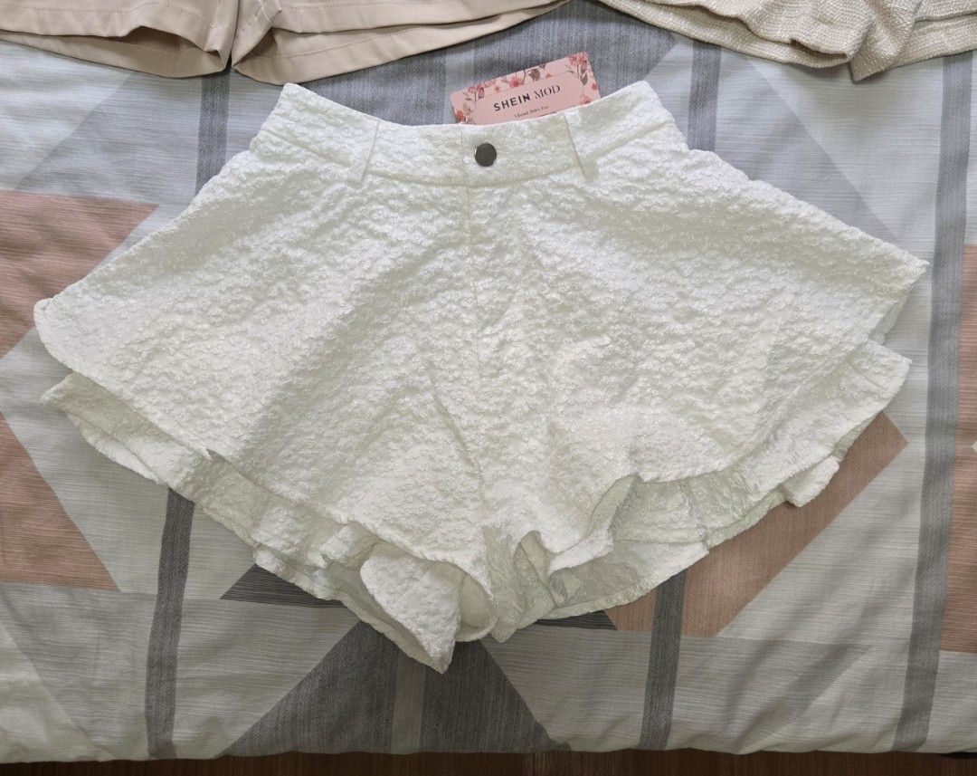 Bnew shorts 3pc bundle XS (Category: Shorts) located in Manila. Submitted by chocomoose (Listing ID 1461578496, Image 2). Description: size XS all bnew 700 na lang fpr 3pcs shein.