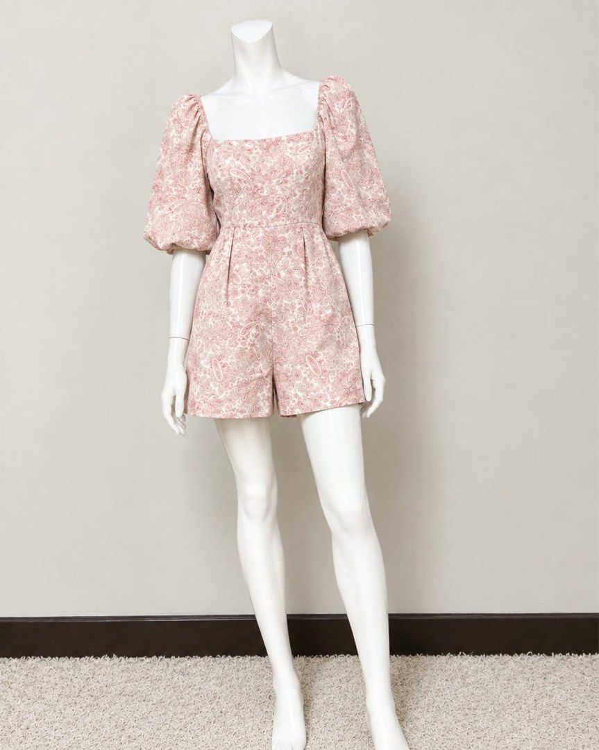 BNWT Forever New Playsuit Puff Sleeves (Category: Jumpsuits) located in Muntinlupa City. Submitted by bff_findsph (Listing ID 1461584243, Image 3). Description: Price | 1,780 Php Size A| UK 12 | Large Measurements Bust | 32-36cm (back smocking) Waist | 30-32cm Hips | 44cm Comment “MINE” to purchase or DM us for inquiries. Visit and follow our page to explore our latest collections. (IG Account | @Bffindsph) (@bff_men_ph).