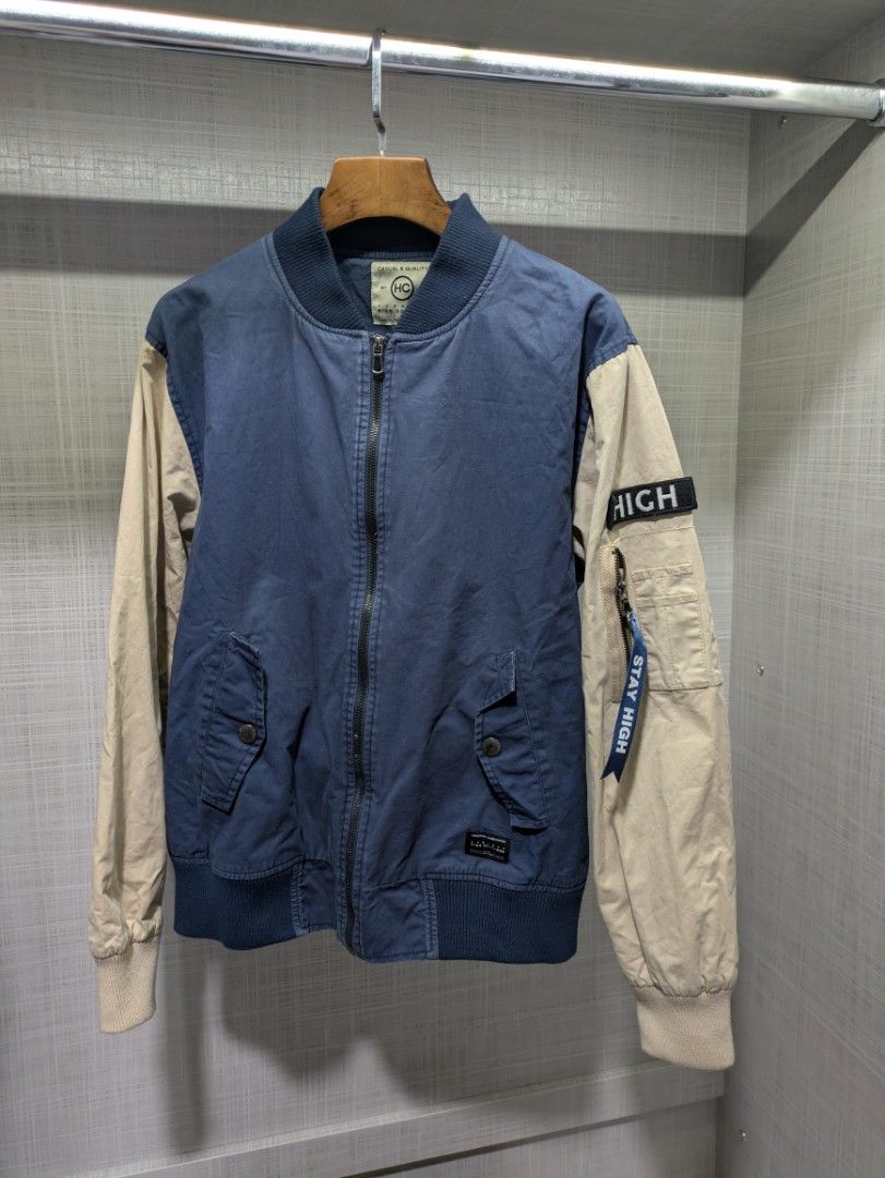 Bomber Jacket (Category: Coats, Jackets and Outerwear) located in Shah Alam. Submitted by planzhq (Listing ID 1461735993, Image 1). Description: kondisi 8/10 barang dalam kondisi baik. sizing S pit 20 Labuh 24 kena mata info2 code B5.