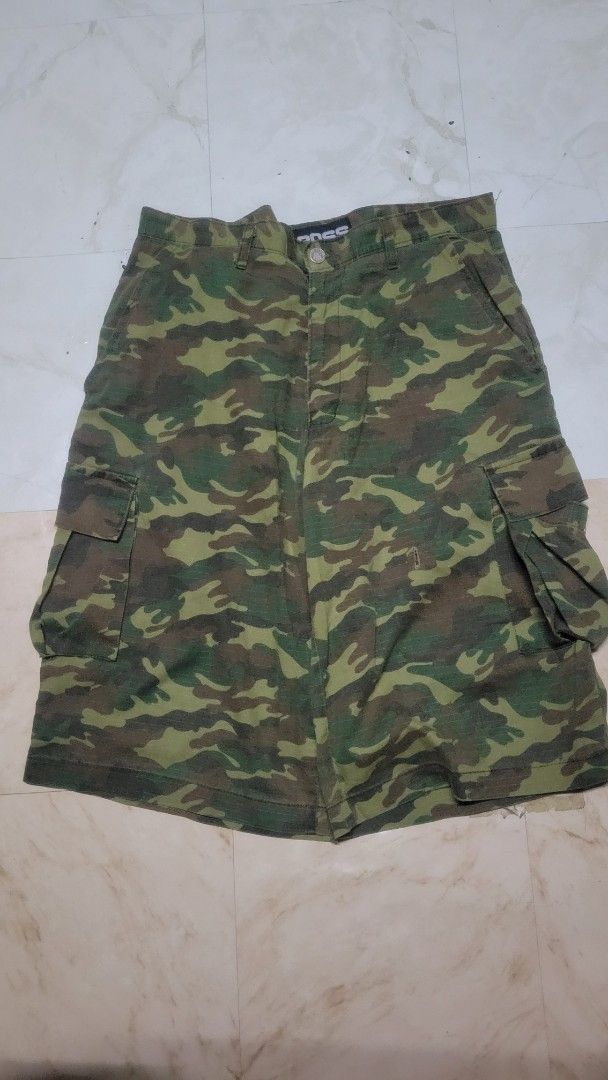 BOSS Camouflage Cargo Shorts (Category: Shorts) located in Manila. Submitted by lamawpaul (Listing ID 1461794394, Image 2). Description: - Authentic BOSS camouflage cargo shorts - Classic green and brown camo pattern - Features multiple functional pockets for ample storage - Secure button and zip fly closure - Ideal for everyday casual wear and outdoor activities.