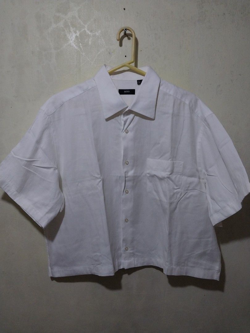 BOSS White cropped polo (Category: Tshirts & Polo Shirts ) located in Manila. Submitted by PrinceDani.Clothing (Listing ID 1461687090, Image 2). Description: Hugo boss white cropped polo large fit 27in width 22in length excellent condition .