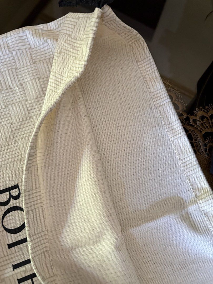 Bottega Veneta Dust Bag (Category: Luxury Bags & Wallets) located in Iloilo. Submitted by renza. (Listing ID 1461596541, Image 2). Description: ✅ Like New ✅Authentic ✅UK Parcel Please note: Prices may vary depending on the size of the dust bag. The final price will be based on the selected size and specifications..