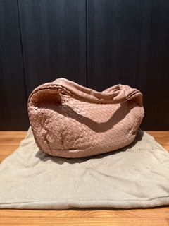 (Category: ) located in . Submitted by the_luxury_closet (Listing ID 1461721427, Image 1). Description: .