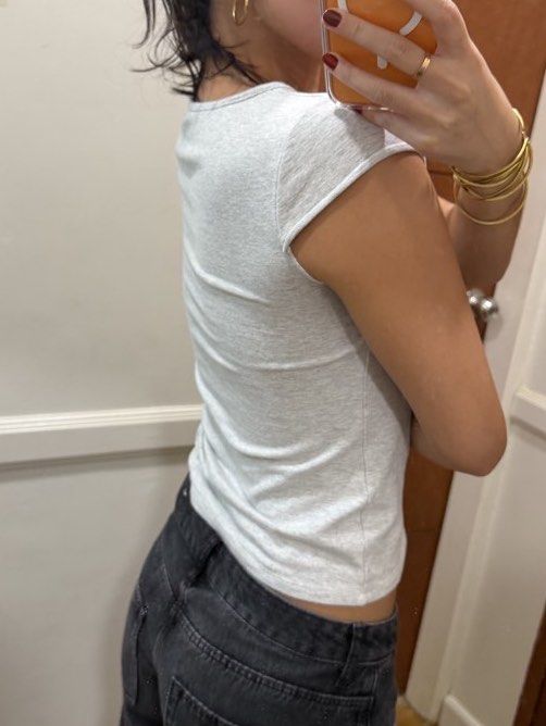 Brandy Melville Cropped Top (Category: Others Tops) located in Manila. Submitted by beysclosett (Listing ID 1461760600, Image 3). Description: - only used once - good condition - cute & comfy!! - fits XS-M.