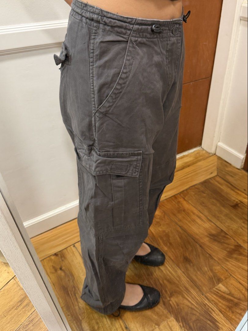Brandy Melville Gray Cargo Pants (Category: Jeans) located in Manila. Submitted by beysclosett (Listing ID 1461761296, Image 3). Description: - only used twice - good condition - fits XS - M !! - super comfy!!! - waist & length are adjustable .