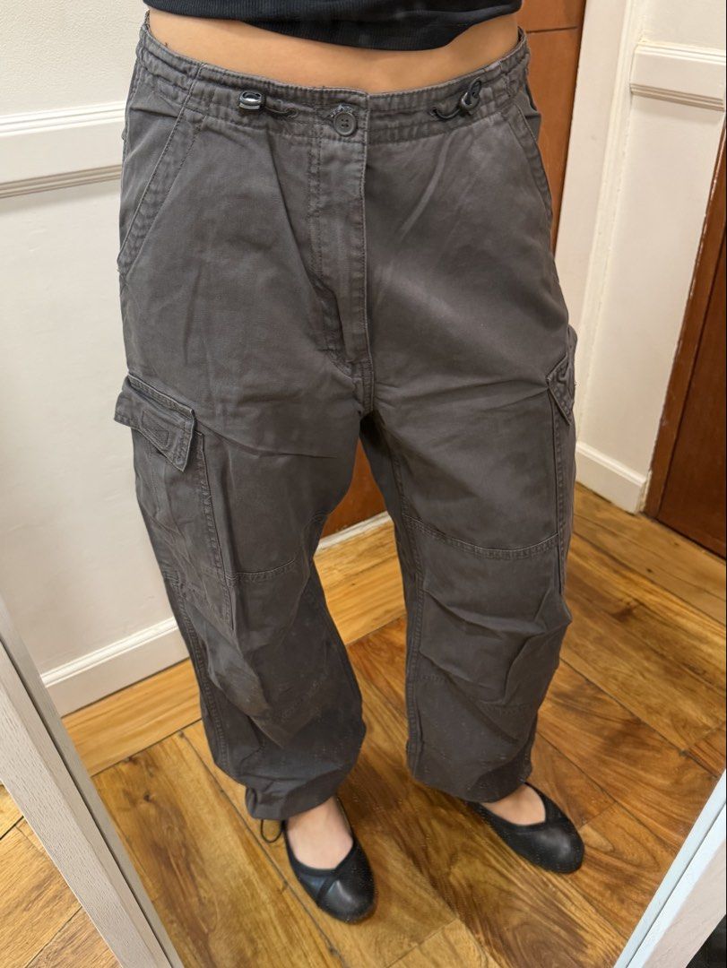Brandy Melville Gray Cargo Pants (Category: Jeans) located in Manila. Submitted by beysclosett (Listing ID 1461761296, Image 2). Description: - only used twice - good condition - fits XS - M !! - super comfy!!! - waist & length are adjustable .