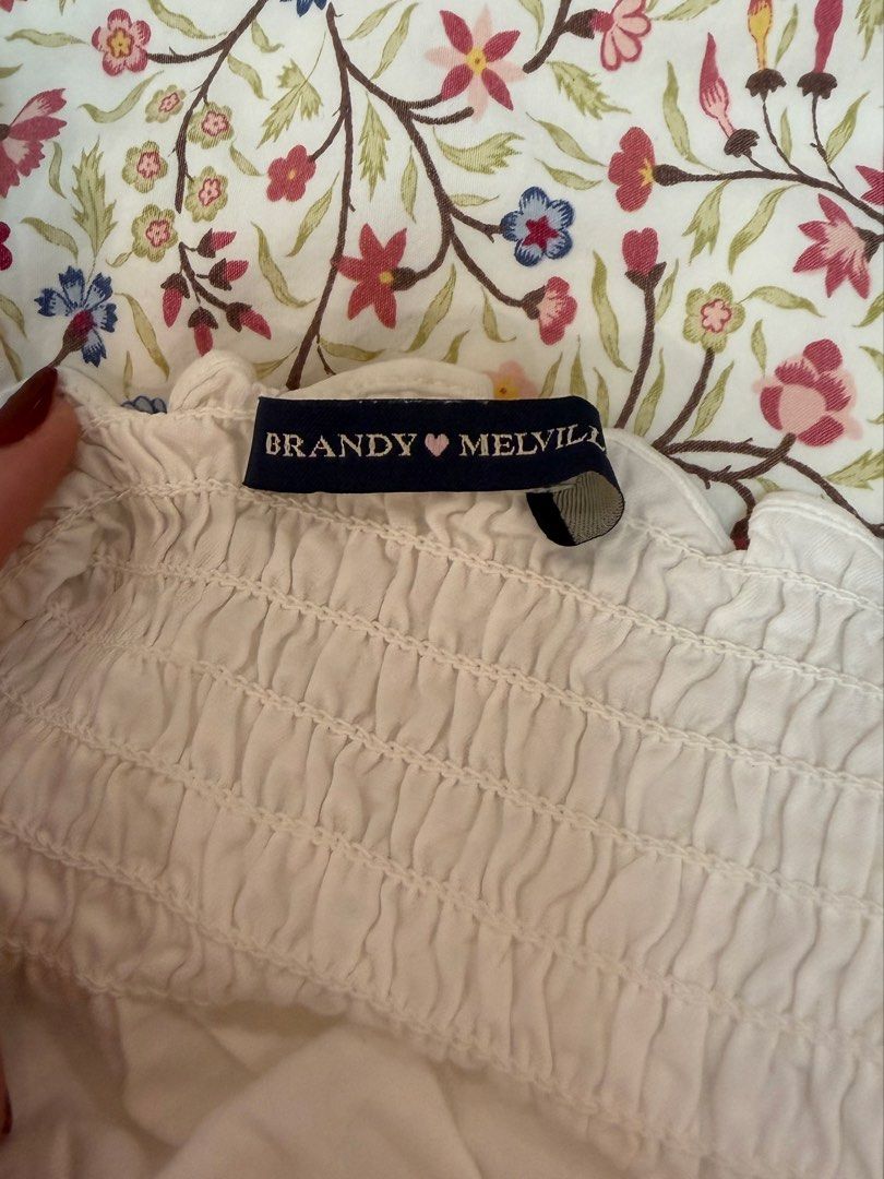 Brandy Melville Top (Category: Blouses) located in Manila. Submitted by beysclosett (Listing ID 1461658551, Image 3). Description: - never used / good condition - soft & comfy .