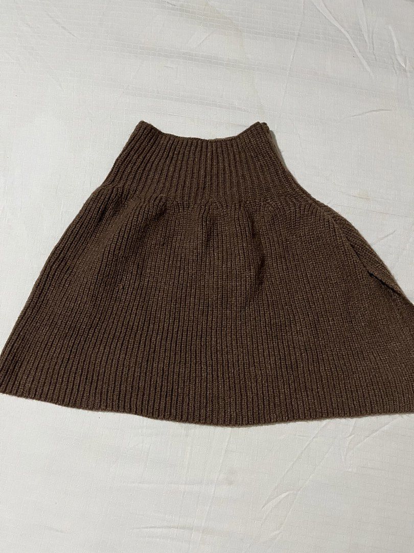 Brown Knit Turtle Neck Inner (Category: Skirts) located in Quezon City. Submitted by earthtodior (Listing ID 1461795153, Image 1). Description: - Brown knit skirt - High neck design - Ribbed texture throughout - Flare silhouette - Versatile: great for layering or wearing on its own - Comfortable and stylish.