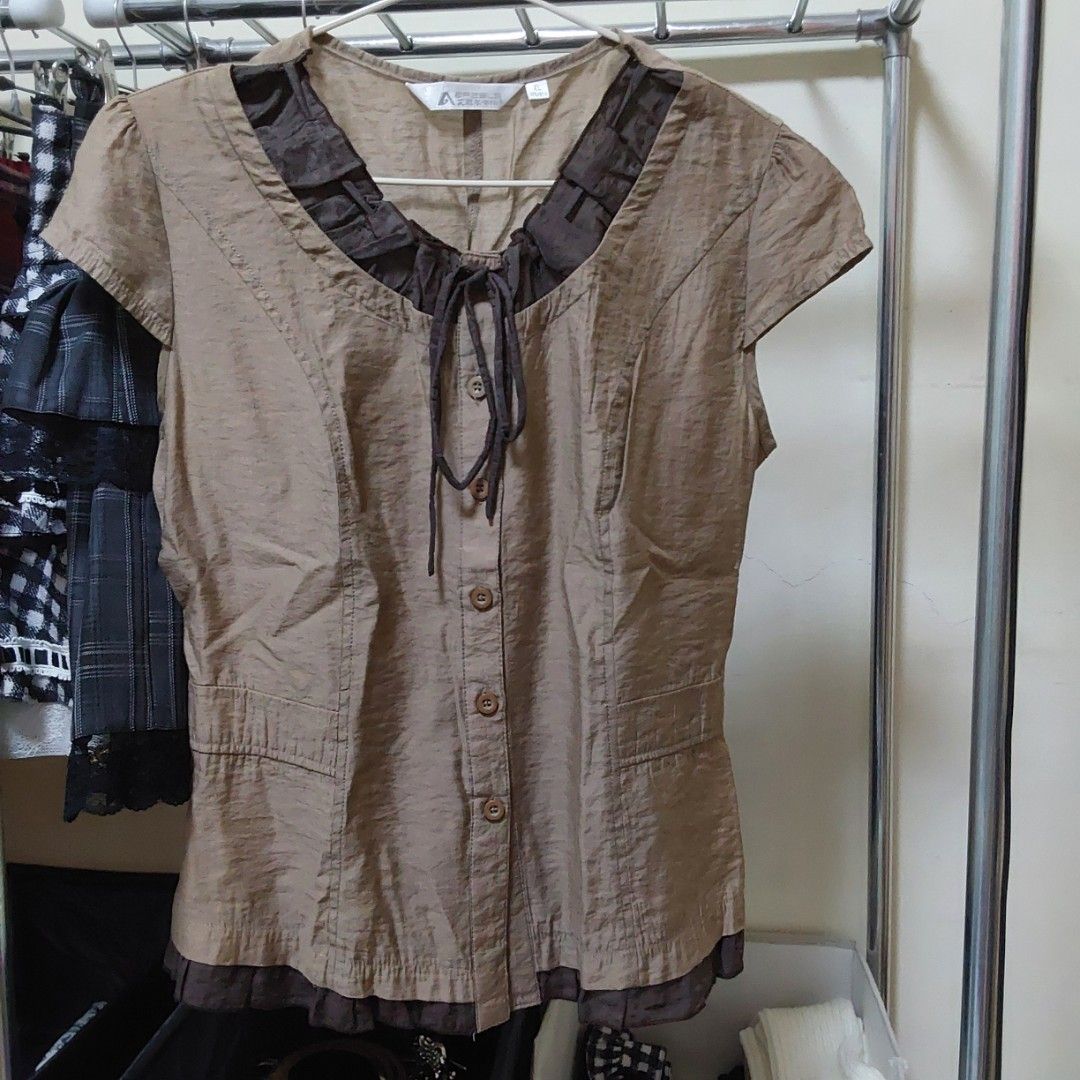 Brown whimsy top with self tie (Category: Blouses) located in Magarao. Submitted by cinabonthrifts (Listing ID 1461729816, Image 1). Description: Size: s-m MOP: Gcash MOD: Jnt.