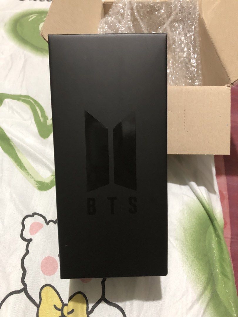 BTS OFFICIAL LIGHTSTICK VER 4 SEALED (Category: K-Wave Merchandise) located in Quezon City. Submitted by nieceev (Listing ID 1461680724, Image 1). Description: - Official BTS Lightstick Version 4 - Brand New and Sealed - 100% Authentic shipped from weverse - Bought it in K-MONSTAR .
