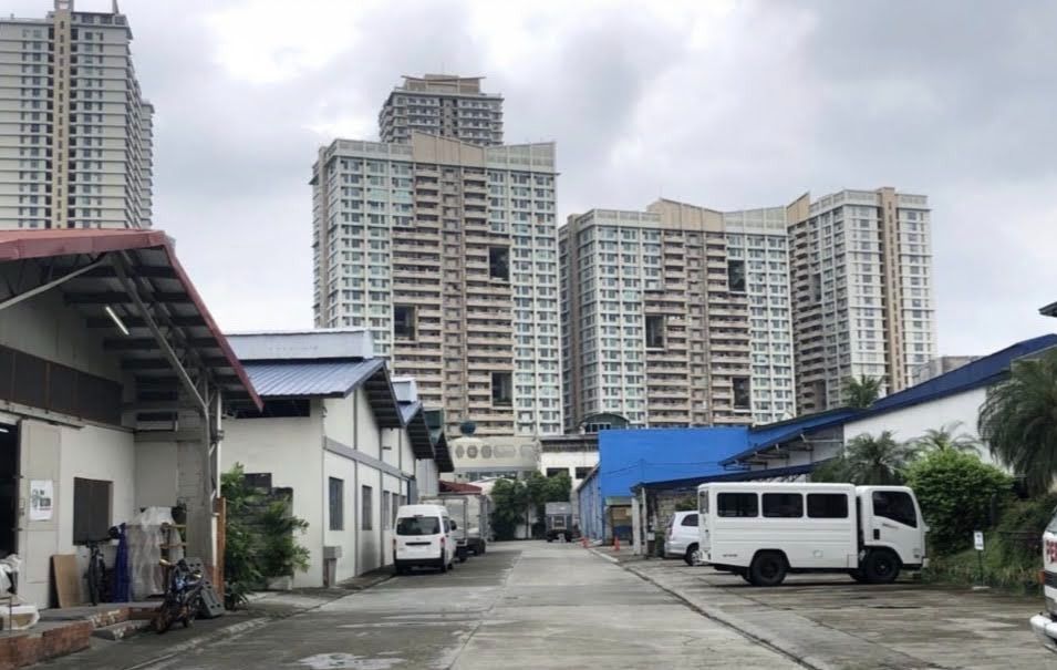Bulalakaw, Mandaluyong compound (Category: Commercial) located in Quezon City. Submitted by jmpgutierrez (Listing ID 1461590276, Image 3). Description: For sale: Bulalakaw, Mandaluyong compound Lot area: 11,700 sqm Floor area: 77,602 sqm Existing warehouses R3-A zoning FAR 7 Asking price: PHP 2,100,000,000 https://www.pgr.com.ph/residential-1/2026/1/29/bulalakaw-mandaluyong-compound -- Jose Mari Pangandian Gutierrez PRC REBL # 16969 PAREB-CTREB.