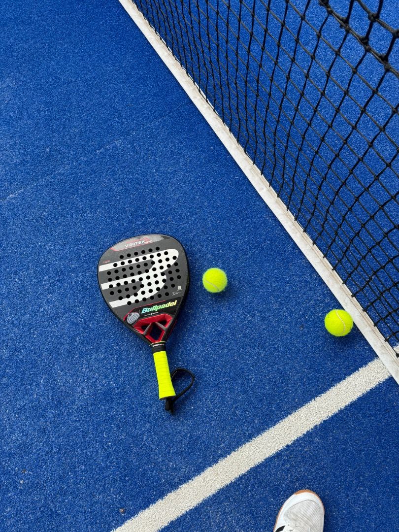 Bullpadel Vertex 04 (2024 Model (Category: Sports & Fitness Nutrition) located in Mandaluyong City. Submitted by pamsyb (Listing ID 1461661084, Image 3). Description: Diamond shape. Standard 38 mm profile thickness weighing approximately 365–375 grams..