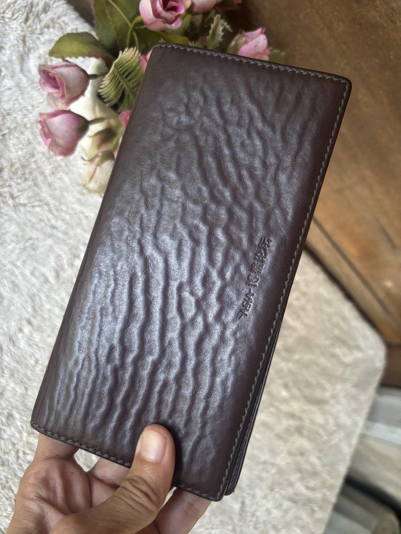 Bundle Genuine Slim Long Bifold Wallet (Category: Wallets & Card holders) located in Tarlac. Submitted by alta.mayo (Listing ID 1461772367, Image 2). Description: • Genuine leather • brown 18cm x 9cm black 17.5 x 8.5 cm • Japan anik-anik Guaranteed 💯% Authentic ❎ No Reservation 📌 Mop: Gcash 📌 Courier: JNT 📌 Location: Tarlac.
